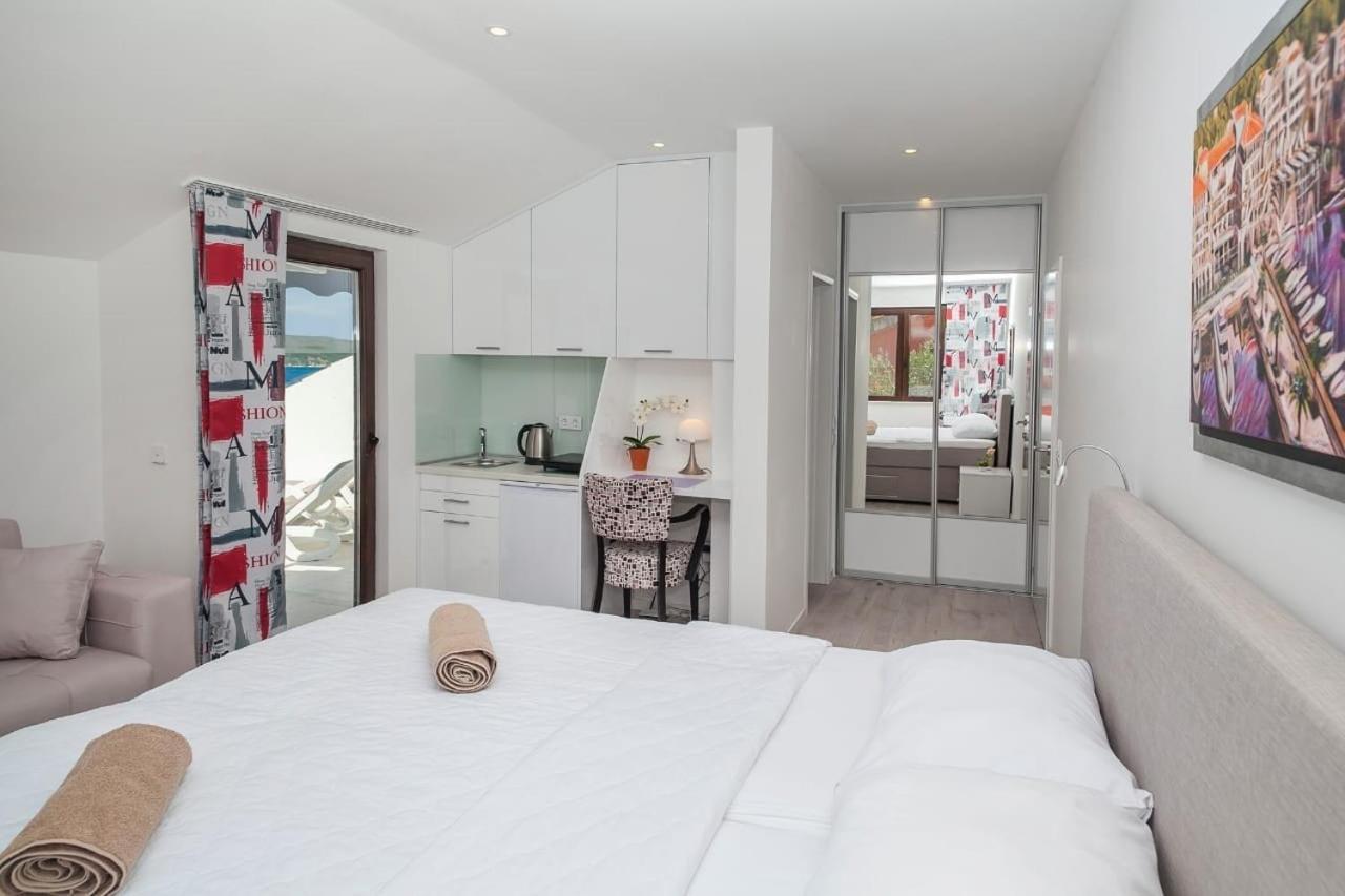 Villa Mona 2 Budva Room photo